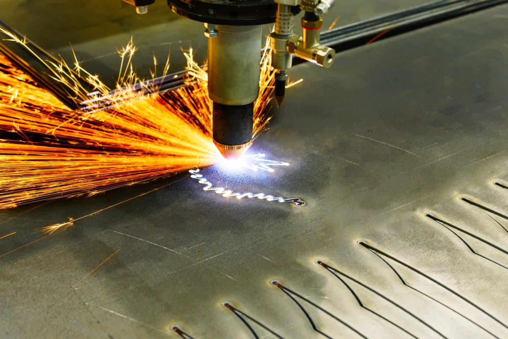 Why More Fabricators Are Switching to PSA Nitrogen Generators for Plasma Cutting